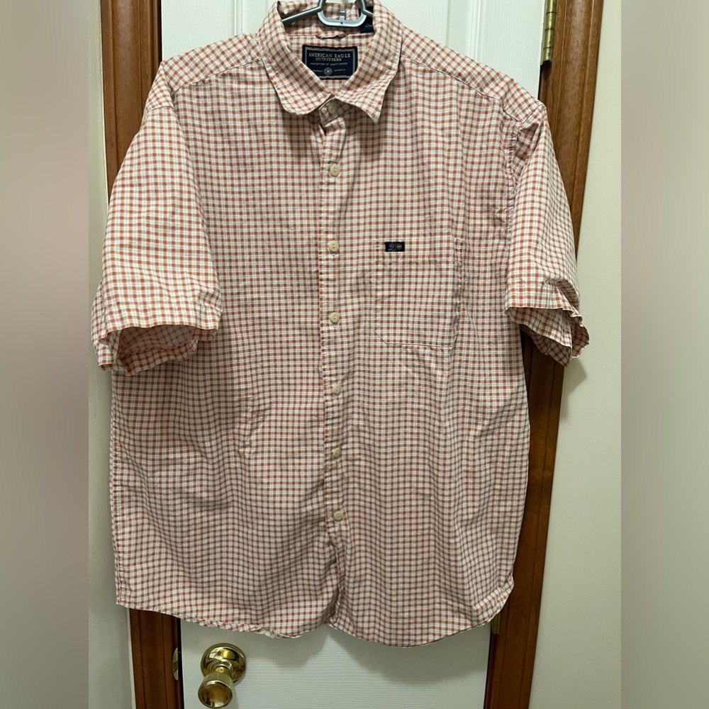American Eagle Men’s  small plaid casual button up shirt Size Medium